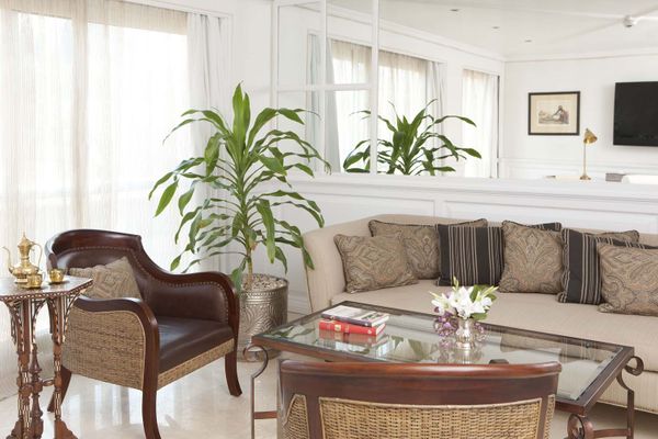 ROYAL SUITE LIVING ROOM