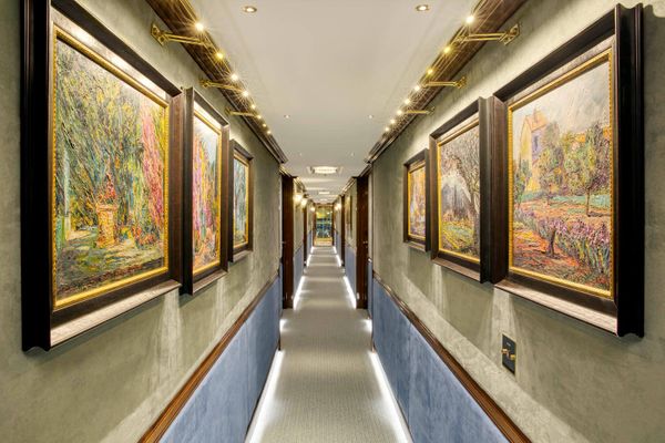 Corridor-BordeauxDeck