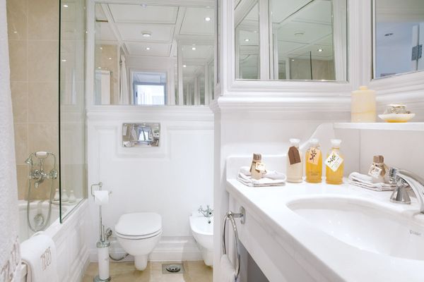 ROYAL SUITE BATHROOM