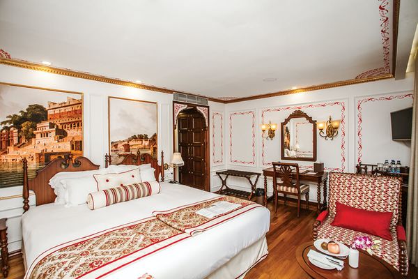 COLONIAL SUITE