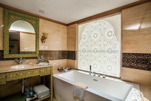 MAHARAJA SUITE BATHROOM