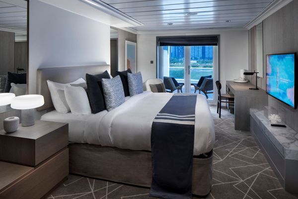 ML19-PenthouseSuite-BedroomR