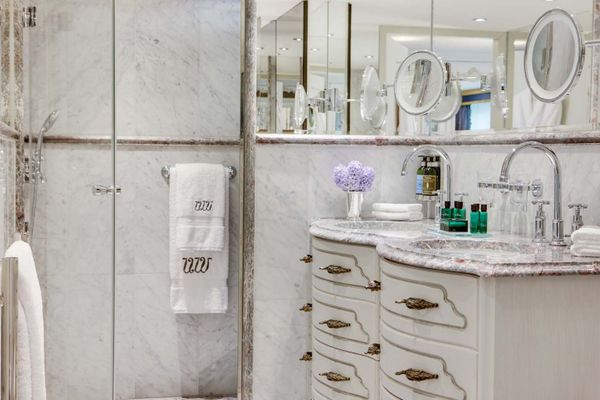 SUITE BATHROOM